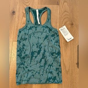NWT LuluLemon Racerbank Tank Women’s Size 4